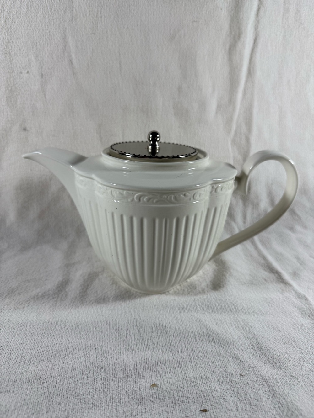 Mikasa Italian Countryside DD900 Ceramic Teapot